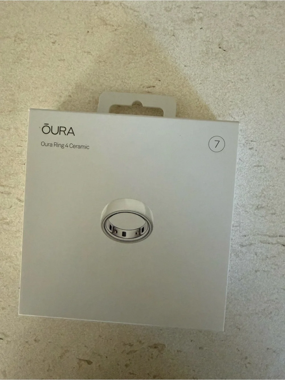 Oura Ceramic Ring 4 in Cloud White